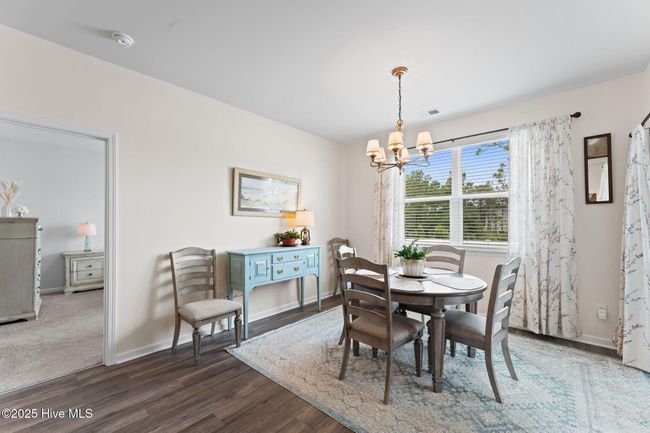 dining area | Image 13