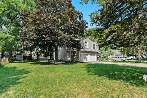 4665 Lakeborn Dr, White Lake, MI, 48383-1546 | Card Image