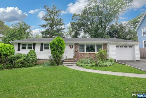 31 Hardenburgh Ave, Demarest, NJ, 07627-1921 | Card Image