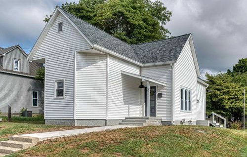 311 W Columbia St, Oakland City, IN, 47660-1411 | Card Image