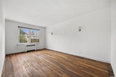 86-09 Eliot Ave, Home with 6 bedrooms, 3 bathrooms and null parking in Rego Park NY | Image 3