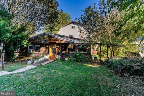 720 Conodoguinet Ave, CARLISLE, PA, 17015-7740 | Card Image