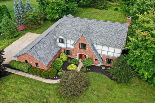 9570 Meadow Woods Ln, Washingtn Twp, OH, 45458-9503 | Card Image