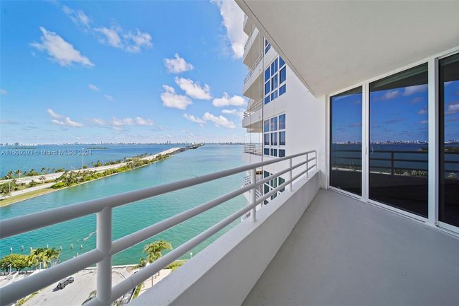 APT-402 - 555 Ne 34 Th St, Condo with 2 bedrooms, 2 bathrooms and null parking in Miami FL | Image 28