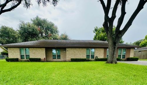 511 Helms Ave, Wharton, TX, 77488-2916 | Card Image