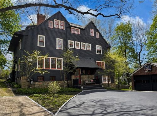 70 Curve St, Wellesley, MA, 02482-4657 | Card Image