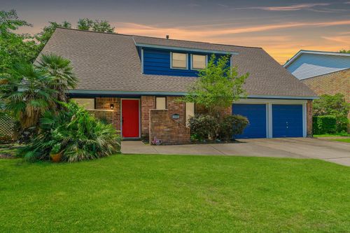 12207 Level Run St, Meadows Place, TX, 77477-1616 | Card Image