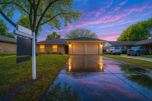 327 Windward Dr, League City, TX, 77573-9219 | Card Image