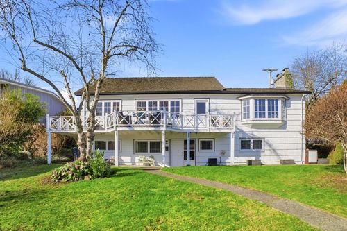 487 Roslyn Blvd, North Vancouver, BC, V7G1P1 | Card Image