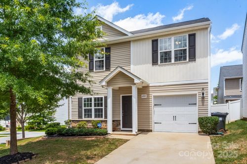 2005 Amos Oaks Ln, Charlotte, NC, 28215-5401 | Card Image