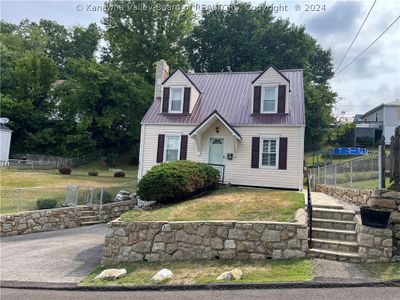 806 Hillsdale Drive, House other with 3 bedrooms, 2 bathrooms and null parking in Charleston WV | Image 1