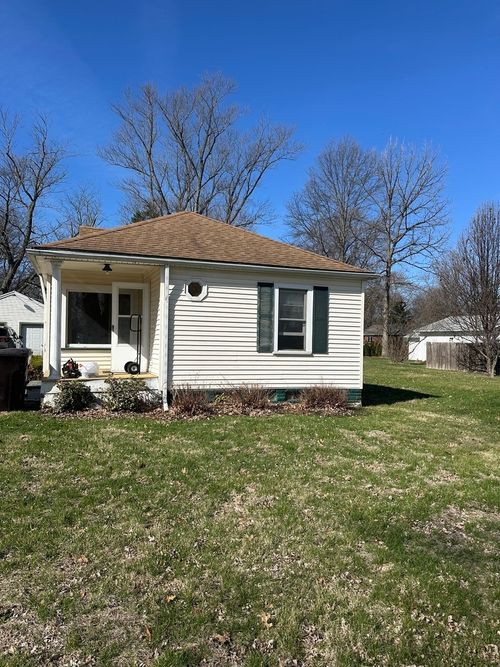2404 Springfield Rd, East Peoria, IL, 61611-4401 | Card Image