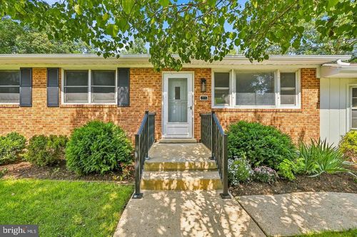 8618 Lantern Ln, CLINTON, MD, 20735-1928 | Card Image