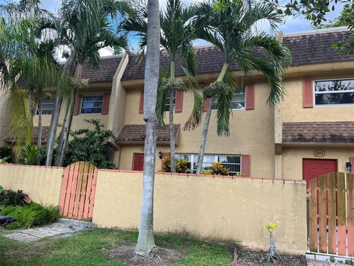 7175 Nova Dr, Davie, FL, 33317-7183 | Card Image