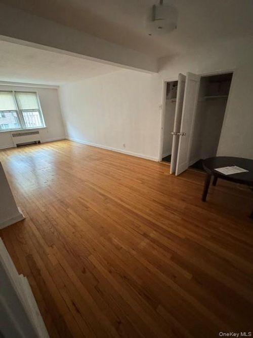 4d-2090 Barnes Ave, Bronx, NY, 10462-2621 | Card Image