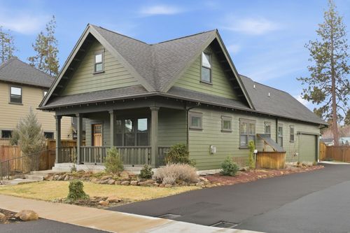 1025 E Horse Back Trl, Sisters, OR, 97759-1007 | Card Image