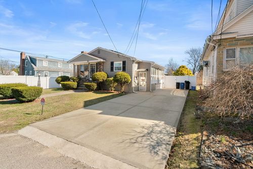 8 Ashby St, Johnston, RI, 02919-6602 | Card Image