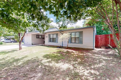 1105 Highland Dr, Grand Prairie, TX, 75051-3008 | Card Image