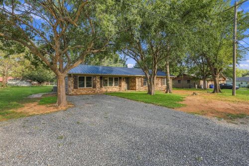 210 N Collins St, Colbert, OK, 74733-2023 | Card Image