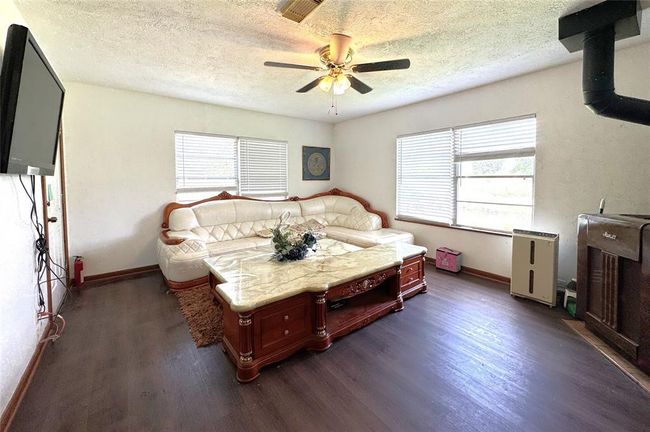1435 Shaws Bend Rd, Home with 3 bedrooms, 2 bathrooms and null parking in Columbus TX | Image 8