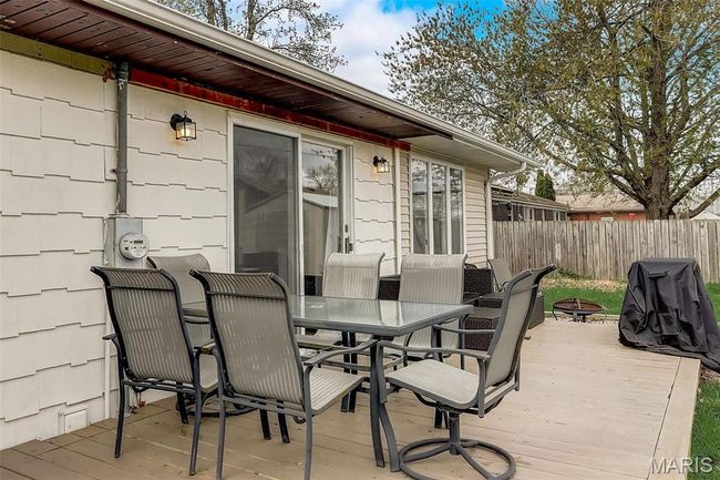 1051 Saint Clair St, House other with 3 bedrooms, 2 bathrooms and 2 parking in Carlyle IL | Image 30