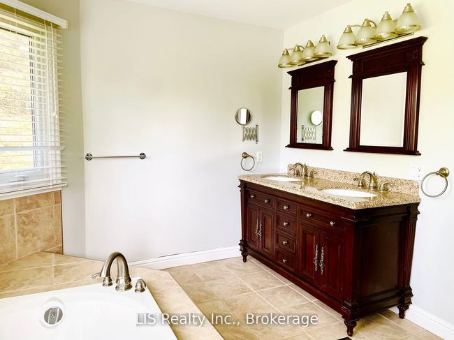 109 Treegrove Cir, House other with 5 bedrooms, 6 bathrooms and 5 parking in Aurora ON | Image 21