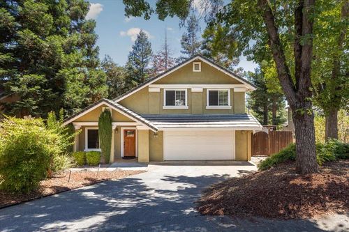 1045 Fox Run Court, Auburn, CA, 95603 | Card Image