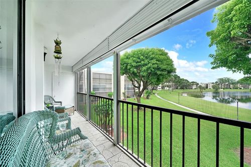 212-5250 Las Verdes Cir, Delray Beach, FL, 33484-8072 | Card Image