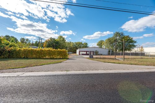 3905 32nd St, Port Huron, MI, 48060-6950 | Card Image