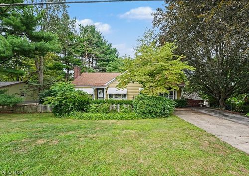 10745 Johnnycake Ridge Rd, Concord Twp, OH, 44077-2426 | Card Image