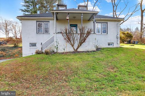 681 Baumgardner Rd, Lancaster, PA, 17603-9649 | Card Image