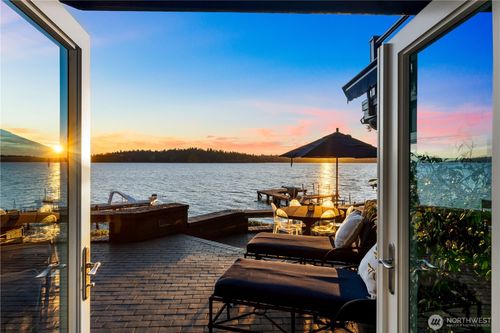 18 Holly Ln, Mercer Island, WA, 98040 | Card Image