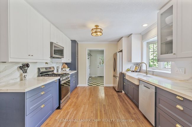 8 Penny Lane, House other with 3 bedrooms, 2 bathrooms and 6 parking in Wasaga Beach ON | Image 11