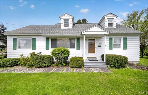 203 Chestnut Heights Dr, Liverpool, NY, 13088-6109 | Card Image
