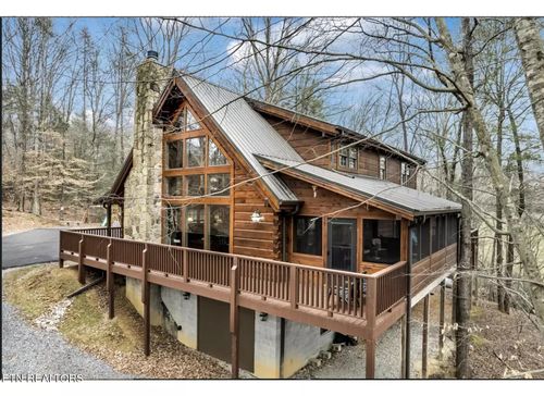 4049 Roundtop Dr, Sevierville, TN, 37862-5808 | Card Image