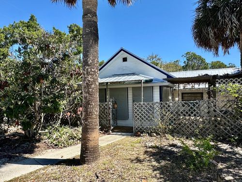 782 7th St, CEDAR KEY, FL, 32625 | Card Image