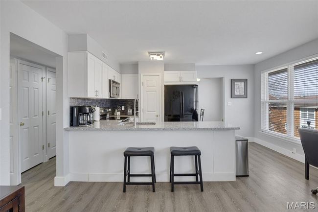 Kitchen with Breakfast Bar | Image 25
