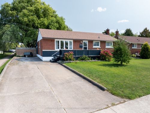 7400 Merritt Ave, Niagara Falls, ON, L2G5C5 | Card Image
