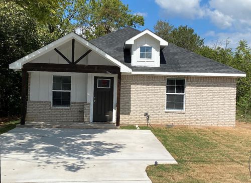 313 E Nelson St, Denison, TX, 75021-4829 | Card Image