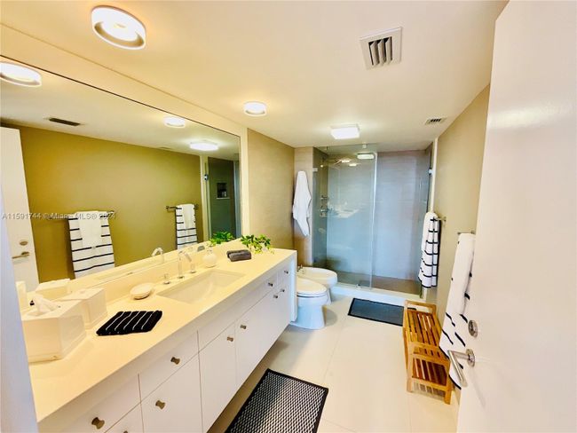 APT-11B - 881 Ocean Dr, Condo with 2 bedrooms, 2 bathrooms and null parking in Key Biscayne FL | Image 41
