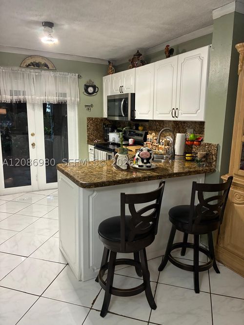 102-2403 W 76th St, Hialeah, FL, 33016-5662 | Card Image
