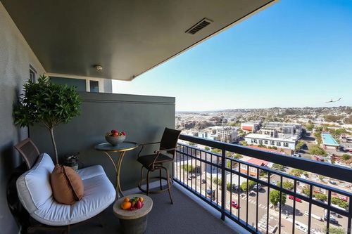 1905-300 W Beech St, San Diego, CA, 92101-8451 | Card Image