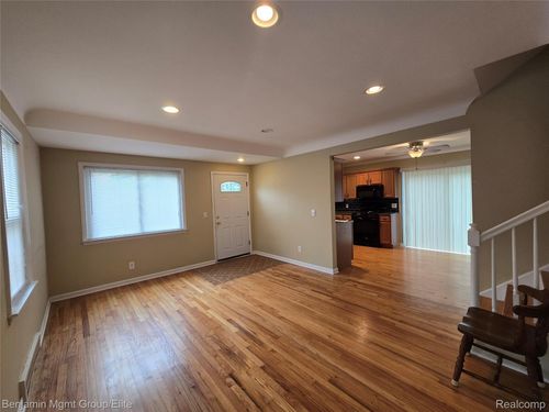 31710 Leona St, Garden City, MI, 48135-1340 | Card Image