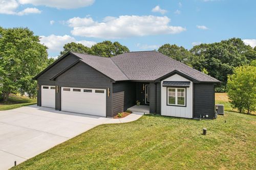 204 Pheasant Ln, West Bend, WI, 53090-7501 | Card Image