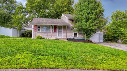 30 Chestnut Ave, Middletown, NY, 10940-6920 | Card Image