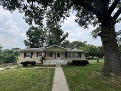 Big front yard on a cul-de-sac | Image 2