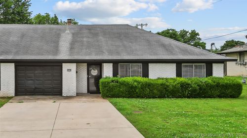 2518 E 51st St, Tulsa, OK, 74105-6004 | Card Image