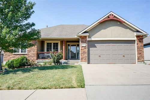 1702 Nw Hedgewood Dr, Grain Valley, MO, 64029-7234 | Card Image