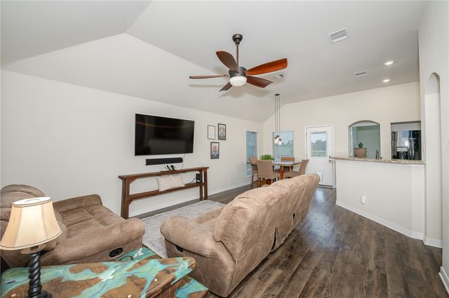 817 Mockingbird St, House other with 3 bedrooms, 2 bathrooms and null parking in Navasota TX | Image 7
