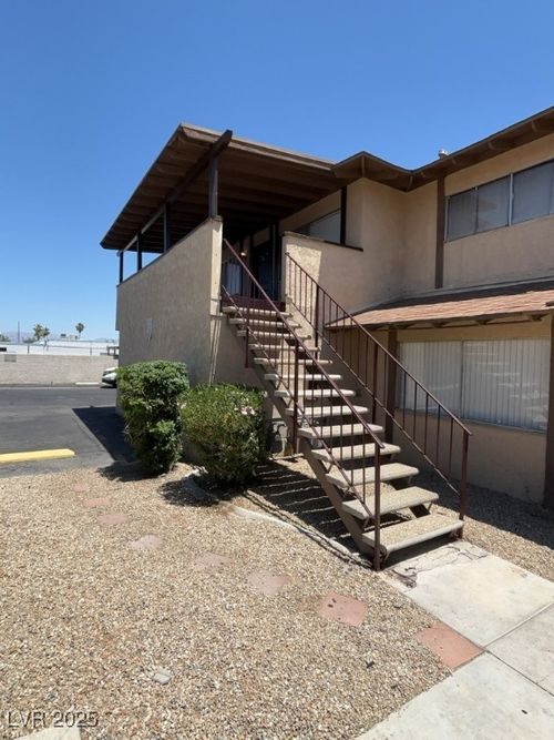 apt-4-2680 Kline Cir, Las Vegas, NV, 89121-1047 | Card Image